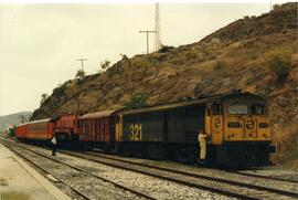 Locomotora diésel - eléctrica 321 - 025 - 9 de la serie 321 - 001 a 080 de RENFE, ex 2125 de la s...