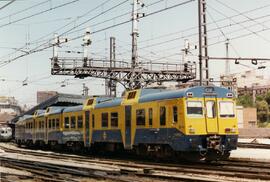 Automotor diésel serie 593 - 015 - 1 de RENFE "Camellos"