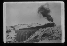 Composición de tolvas remolcada por locomotora de vapor del ferrocarril de Ojos Negros a Sagunto ...