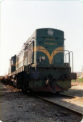 Locomotora diésel - eléctrica serie 313 - 032 - 5 (ex 1332)