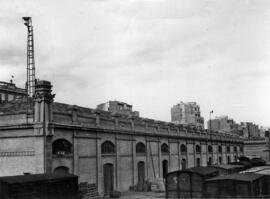 Torre de alumbrado sobre el tejado de los muelles de carga, estación de Valencia - Término