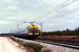 Electrotrenes serie 444, construidos por Construcciones y Auxiliar de Ferrocarriles (CAF) y Mater...