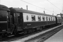 Coche salón Pullman 4151 de la Compañía Wagons Lits, , formando parte de una composición del tren...