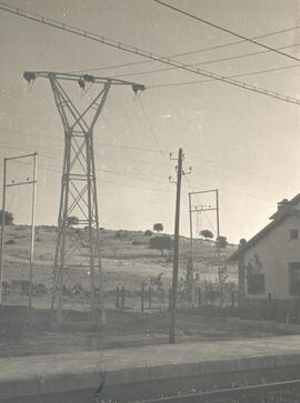 Postes en "Y" en el apeadero de Las Zorreras en Madrid