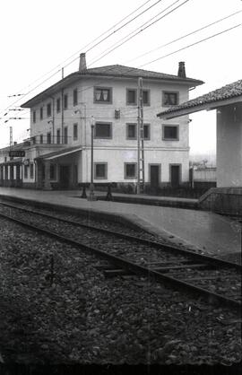 Estación de Viella (Siero - Asturias). Vista desde las vías