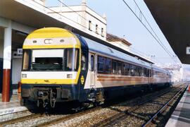 Electrotrenes serie 444-500, construidos por Construcciones y Auxiliar de Ferrocarriles (CAF) y M...