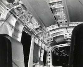 Detalle de la unidad de equipamiento antes de la instalación del aire acondicionado y de otro equ...