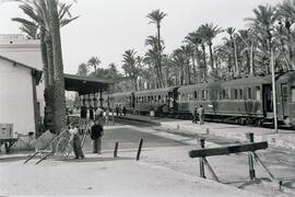 Composición de tren de la línea de la Alicante a Murcia y Granada, concretamente el tren Omnibus ...