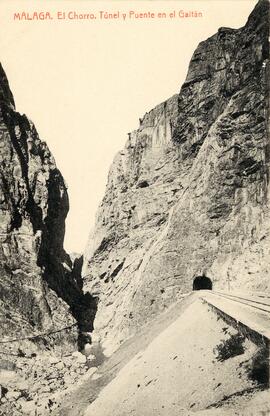 Vista del túnel y viaducto sobre el desfiladero de Los Gaitanes, conocido como El Gran Gaitán, de...