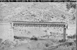 Puente viejo de Huéznar II en el km 164,578 de la línea de Mérida a Sevilla, entre los términos d...