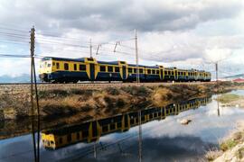 Automotores diésel de la serie 592, 593 y 596 de RENFE, conocidos como "Camellos"