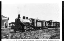 Foto tomada de revista alemana con imagen de locomotora de vapor en Miranda de Ebro durante la Gu...