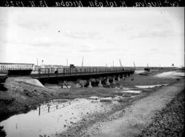 Puente de la Ribera de Nicoba viejo, situado en el km 101,034 de la línea de Sevilla a Huelva, de...