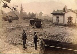 [En el reverso, el texto]: 7. Sama (Asturias). 1887. Vagonetas en un cargadero de carbón. Fotogra...