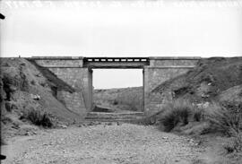 Pontón en el km 247,810 de la línea de Valladolid a Ariza, dentro del término del municipio zarag...