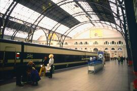 Talgo pendular camas en la estación de Francia (Barcelona)