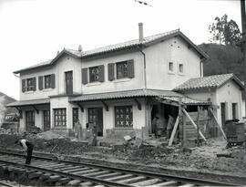 Estación de Las Caldas de Besaya de la línea de Venta de Baños a Santander, situada dentro del té...