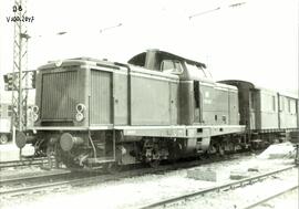 Locomotora diésel V 100.2047 de la Deutsche Bundesbahn, la compañía nacional de ferrocarriles de ...