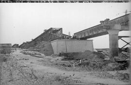 Puente sobre el río Guadalquivir a su paso por Lora del Río, en el km 82,561 de la línea Córdoba-...