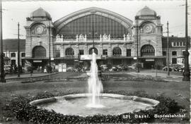 Vista de la fachada principal de la estación central de Basilea