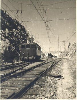 Aguja tangencial y locomotora eléctrica serie 7400 (274)