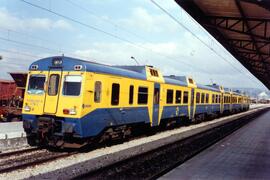Automotores diésel de la serie 592, 593 y 596 de RENFE, conocidos como "Camellos"