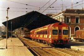 Unidad 8 - 444 -014 -5 (serie 444) en la estación de Valladolid