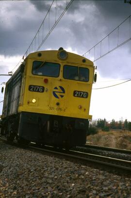 Locomotora diésel - eléctrica 321 - 076 - 2 de la serie 321 - 001 a 080 de RENFE, ex. serie 2101 ...