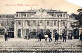 Fachada principal de la estación Madrid - Príncipe Pío, también conocida como estación del Norte ...