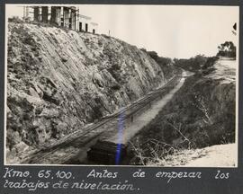 Vista de la vía antes de comenzar los trabajos de nivelación, en el km 65,100 de la línea Barcelo...