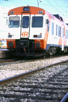 Automotor diésel RENFE de la serie 593, también conocido como "camello"