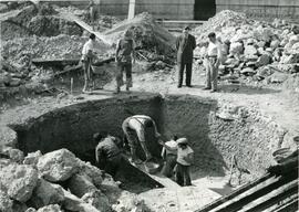 Excavación en cimientos del pivote central para el puente giratorio de 25 m en la estación de Val...