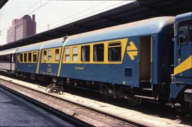 Coche restaurante metálico RRR 8004 de la serie RRR 8001 a 8008 de RENFE, fabricada por Wegmann e...