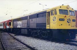 Locomotora diésel - eléctrica 321 - 009 - 3 de la serie 321 - 001 a 080 de RENFE, ex 2109 de la s...