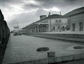 Estación de Guadalajara. Edificio de viajeros y vía