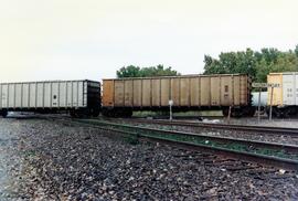 Vista parcial de un tren carbonero con tres locomotoras. En cabeza la GT-5936 (SD40-2), la DWP-59...