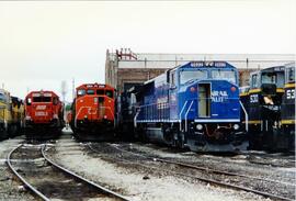 Vista de las locomotoras diesel SOO-6043 (SD-60), CN-2504 (C44-9WL) de la Compañía Canadian Natio...