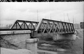 Puente sobre el río Rejas en el km 135/808 de la línea de Valladolid a Ariza, situado dentro del ...