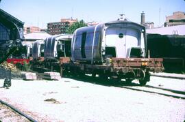 Coches del Talgo II sobre plataforma para su traslado a Sevilla para formar parte de una exposici...