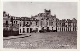 Vista general de la estación de Aranjuez y de la fachada principal de su edificio de viajeros