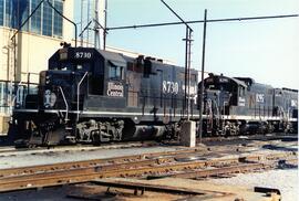Vista de las locomotoras diesel IC-8730 (GP11), IC-8295 (GP10) y IC-8042 (GP10), de la Compañía I...