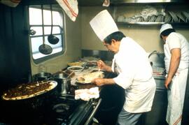 Cocineros en un coche restaurante