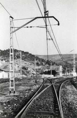 Entrada de la estación de Pradell de la línea de Madrid-Atocha a Barcelona-Término (vía Caspe)