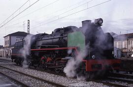 Locomotora de vapor 141 detenida en la estación de Guillarei