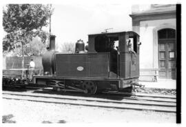 Composicion del ferrocarril económico de Reus a Salou, de vía estrecha y conocido como el Carrile...