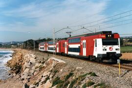 Unidades eléctricas serie 451 construidas por Alstom y Construcciones y Auxiliar de Ferrocarriles...
