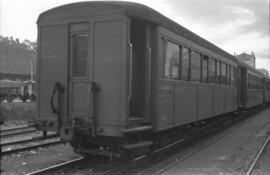 Coche de viajeros A fv 13 de clase Preferente del Ferrocarril del Cantábrico en la estación de Sa...