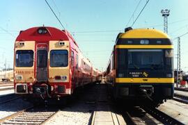 Electrotrenes serie 444, construidos por Construcciones y Auxiliar de Ferrocarriles (CAF) y Mater...