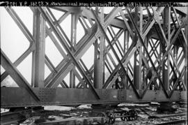 Puente sobre el río Guadalquivir a su paso por Lora del Río, en el km 82,561 de la línea Córdoba-...