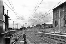 Vista de las vías a la salida de la estación de Villafranca del Panadés de la línea de Barcelona-...